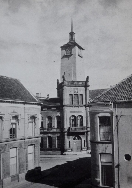 Langestraat oude en nieuwe stadhuis 1933.jpg