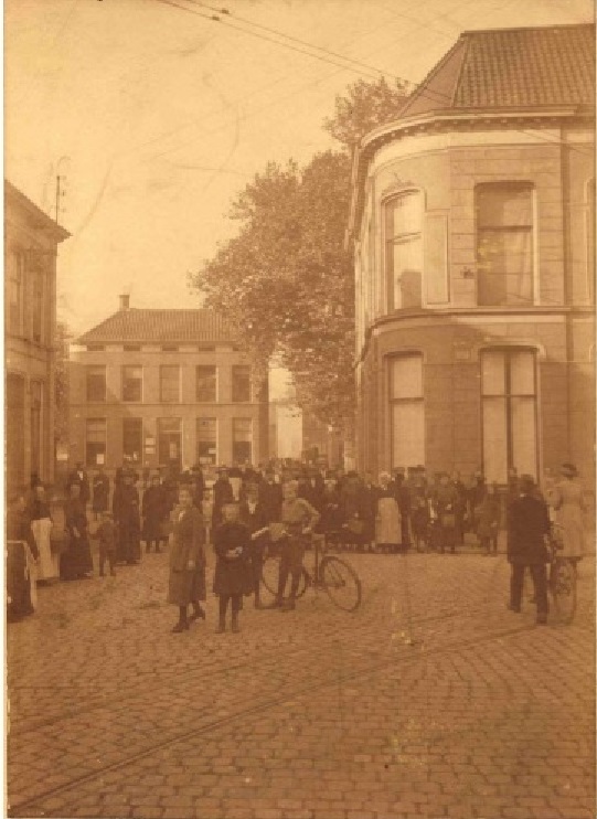 van Loenshof 3-5 achtergrond Gemeentesecretarie 1915.jpg