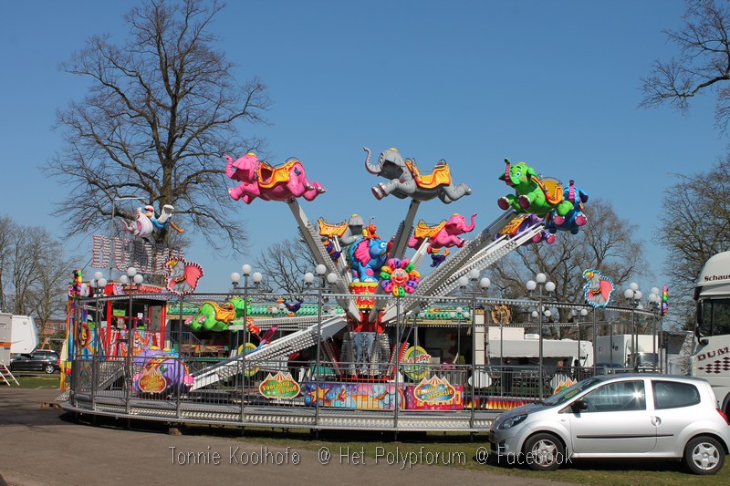 Volkspark opbouw paaskermis april 2023.jpg