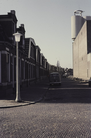 Brouwerijstraat 82 links Gezien vanuit de Nieuwluststraat 3-3-1976.jpeg