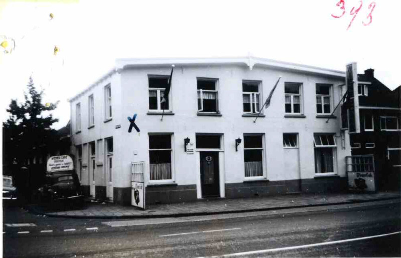 Hengelosestraat 347 Hoek Toekomststraat (Wiener café) 1957 vroeger cafe Dikkers.jpg