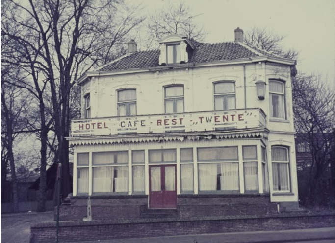 Molenstraat 3 Hotel café restaurant Twente. Voorheen kringhuis N.S.B. 1-2-1970.jpg