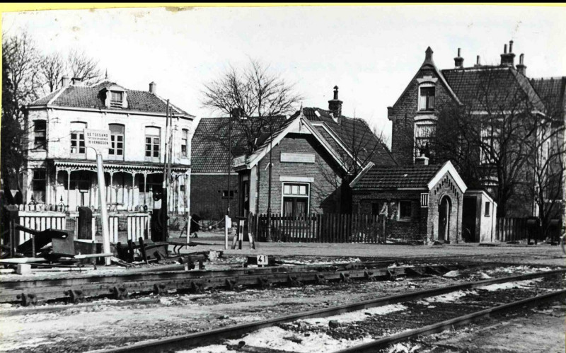 Molenstraat 3 hoek Hengelosestraat-Parkweg (Stationsplein) spoorwegovergang villa stroink later hotel Twenthe.jpg