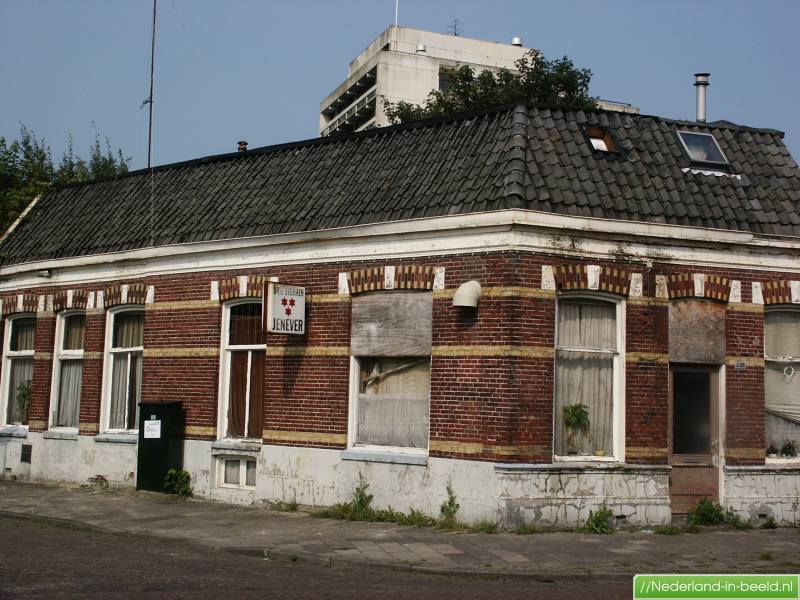 Emmastraat 248 hoek Parkstraat cafe Zwijnenberg.jpg