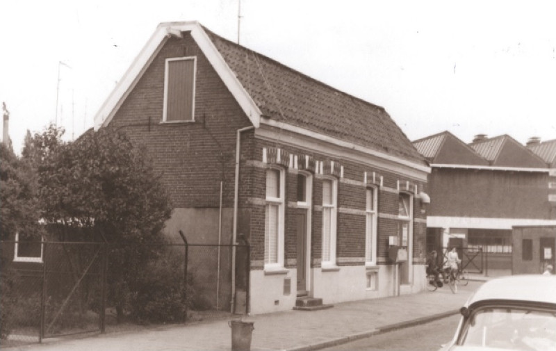 Parkstraat 2 hoek Emmastraat cafe Zwijnenberg 1967.jpg