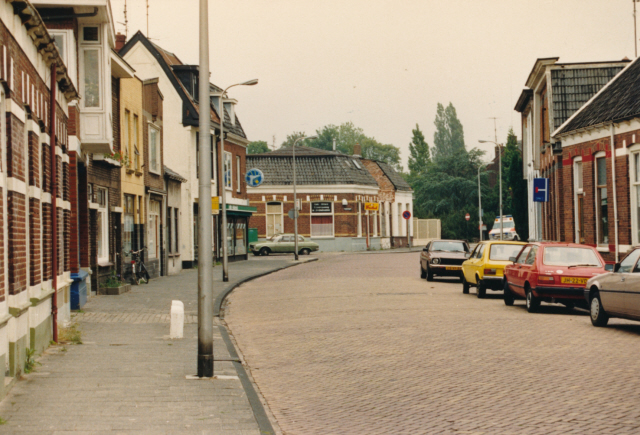 Emmastraat 248 Café biljard M. Zwijnenberg. Op hoek Parkstraat. juni 1987.jpeg
