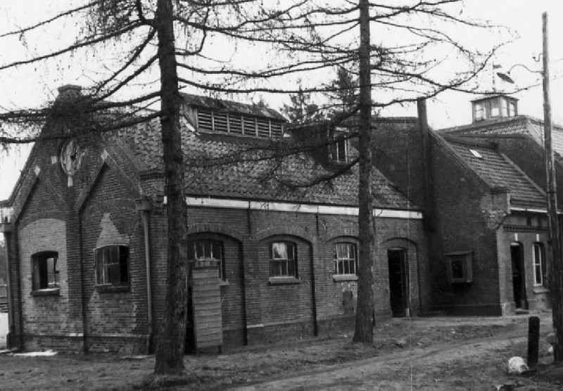 Weerseloseweg 183 Pompstation gemeentelijk waterleidingbedrijf. Ketelhuis en machinistenverblijf.jpg