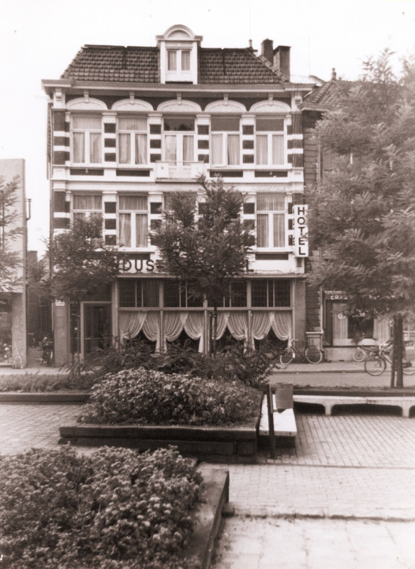 Haaksbergerstraat 4 (nu Korte Haaksbergerstraat) 1972 Industriehotel.jpg