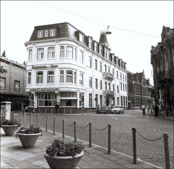 Haaksbergerstraat 1 kruispunt Hengelosestraat Marktstraat en Brammelerstraat Hotel de Graaff.jpg