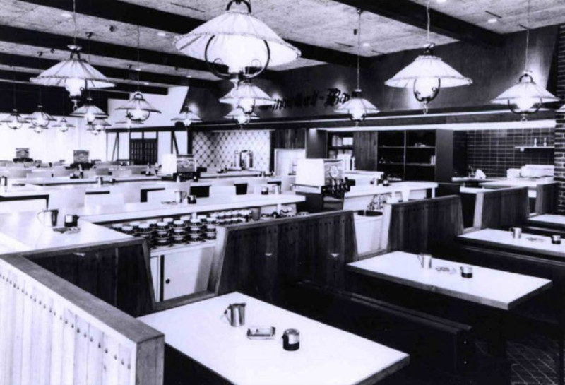 Boulevard 1945-328 interieur Vroom & Dreesmann lunchroom.jpg