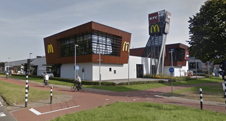 Spaansland 2-2a McDonald’s Foodcourt Zuiderval met Mc Drive en KFC Kentucky Fried Chicken.jpg