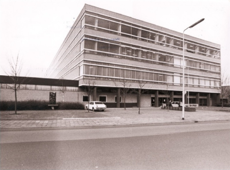 Kuipersdijk 268 R.K. Scholengemeenschap (M.A.V.O -L.E.A.O.-L.T.O.-I.T.O.) Mr. J. Calscollege 10-5-1979.jpg