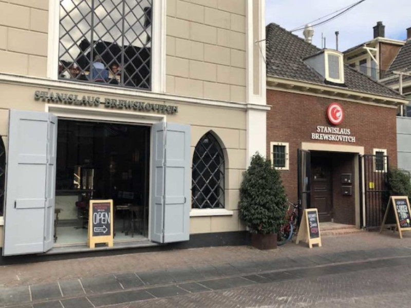 Stadsgravenstraat 59 Stanislaus Brewskovitch Brewpub vroeger de Menistenkerk.jpg