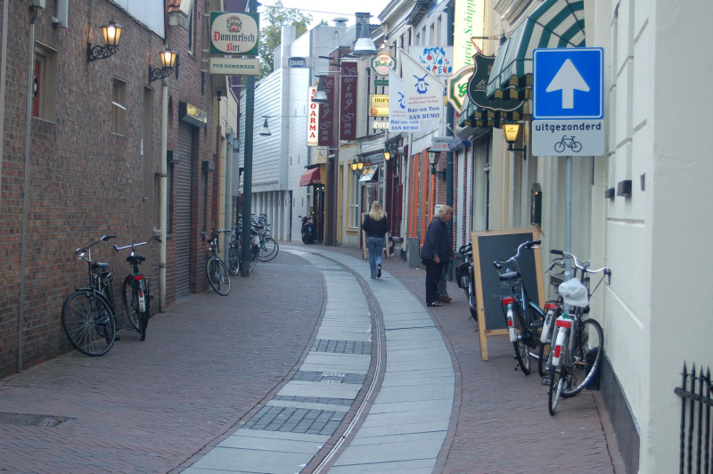 Stadsgravenstraat 28 links pub Remember.jpg