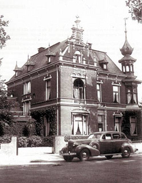 Hengelosestraat 98 villa van Heek met siepel toren. In 1953 ook locatie RK school voor Maatshappelijk werk.jpg