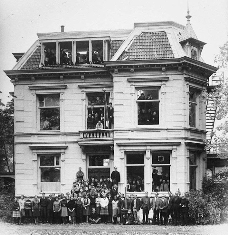 Hengelosestraat 100 vroeger villa Max van Gelderen later gebouw van AKI van 1950 tot 1964.jpg