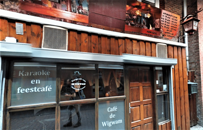 Stadsgravenstraat 75 karaoke Bar en feestcafe Saloon de Wigwam.JPG