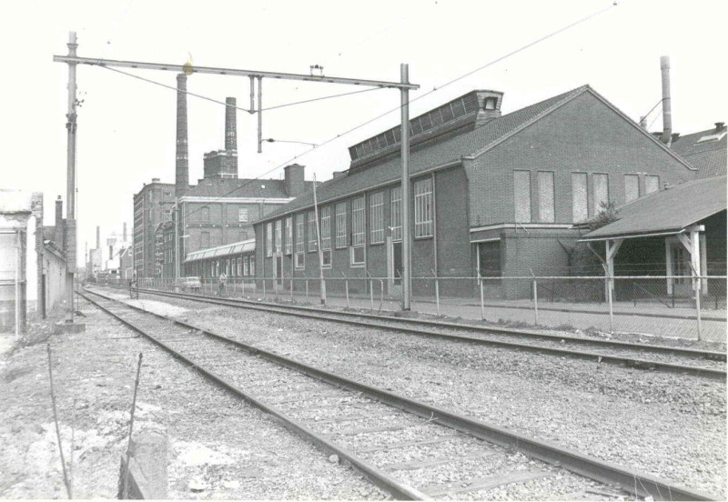 Parallelweg 15 ingang Jacobus school spoorlijn Gronau.jpg