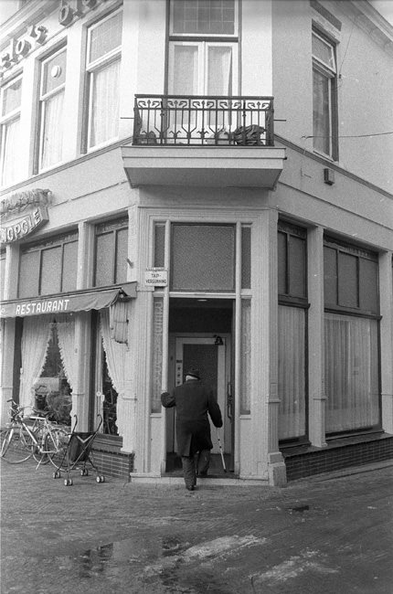 Markt 20 hoek Menistenstraat Monopole.jpg