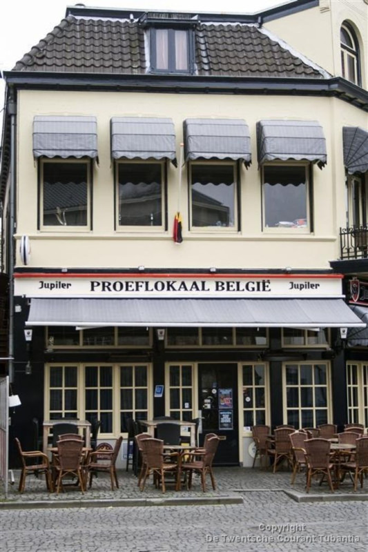 Oude Markt 20 hoek Menistenstraat terras cafe Proeflokaal Belgie.jpg