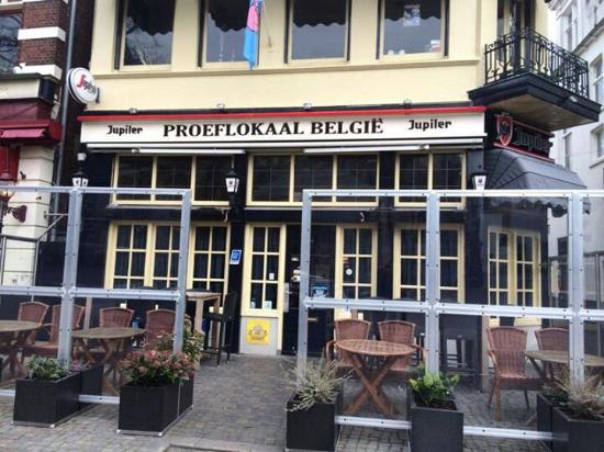 Oude Markt 20 hoek Menistenstraat terras Proeflokaal Belgie.jpg