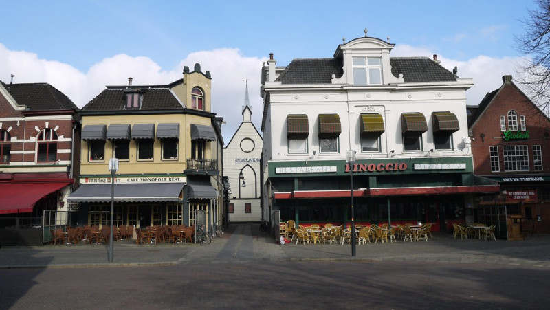 Oude Markt 20-21 hoek Menistenstraat Revelation, Monopole, Pinoccio, de Pimpelaar.jpg