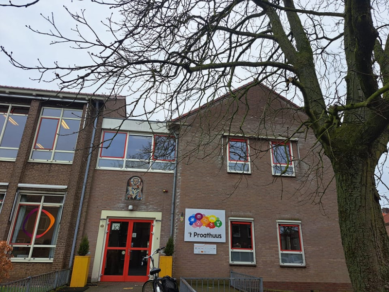 Regulusstraat 10 wijkcentrum 't Proathuus vroeger RK school De Borchstede.jpg