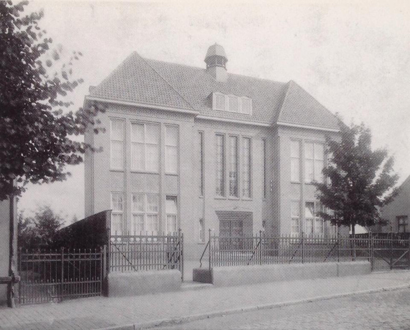 Lipperkerkstraat 41 Mariaschool later locatie Katholieke school voor MEAO.jpg