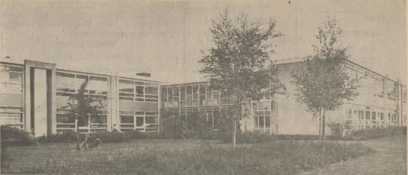 Vlierstraat 85 Scholengemeenschap Zuid later Dr. J. Waterinkschool krantenfoto Tubantia 6-9-1971.jpg