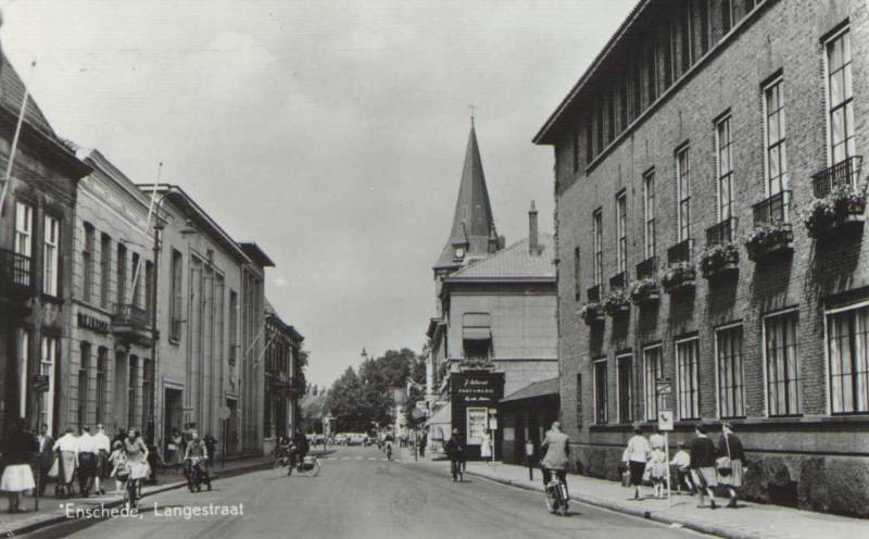 Langestraat 48 hoek Hofstraat rechts J. Schardt Parfumerie..jpg