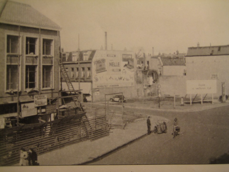 Langestraat 14 links Haverstraat aanbouw 1949 nieuw winkelpand na bonbardement van 22-2-1944.jpg