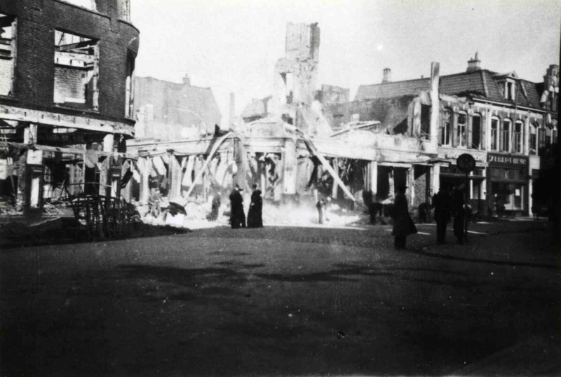 Langestraat 12-22 Deel van getroffen panden, en Haverstraat 3,4,5. feb. 1944.jpg