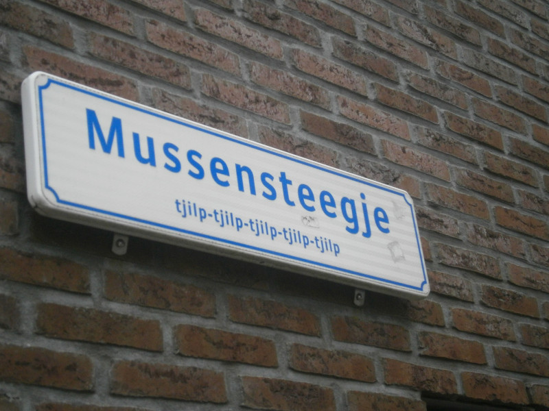 Mussensteegje straatnaambord.JPG