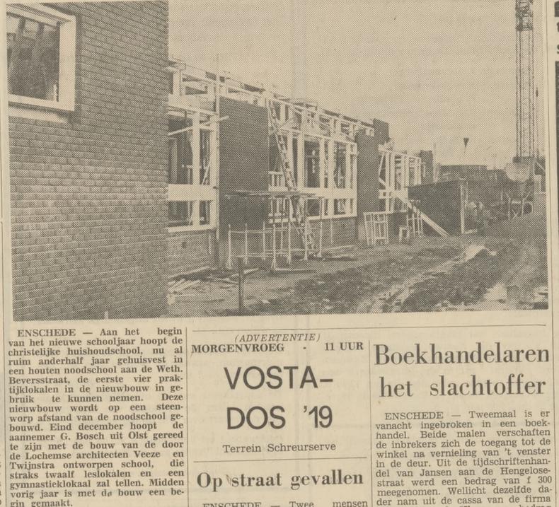 Wethouder Beversstraat nieuwbouw Christelijke huishoudschool krantenfoto Tubantia 28-1-1967.jpg