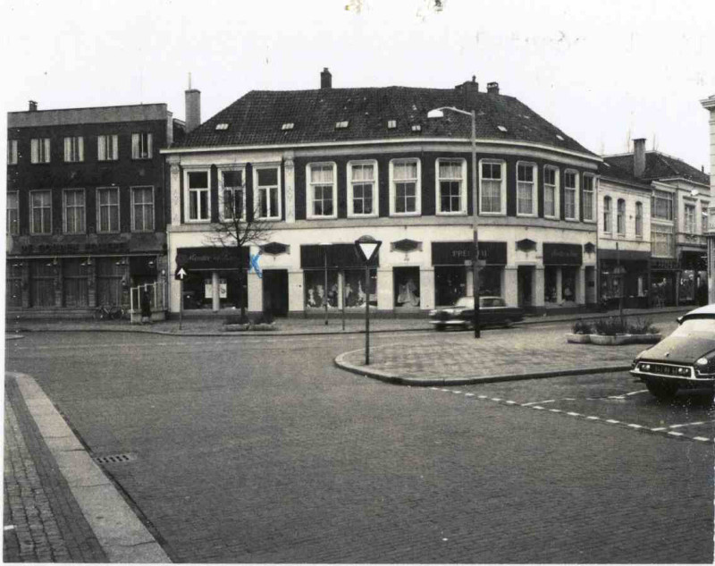 Markt 5-6-7 hoek Marktstraat 1969.jpg