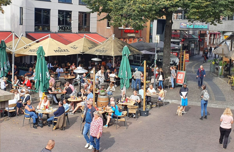 Oude Markt 9a rechts Poolcafe The Bridge..jpg