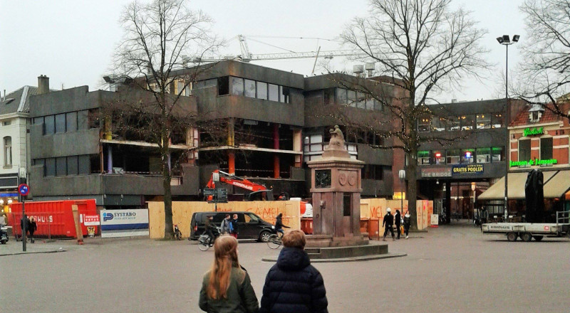 Oude Markt 8 verbouwing Lunatic en brandmonument.jpg