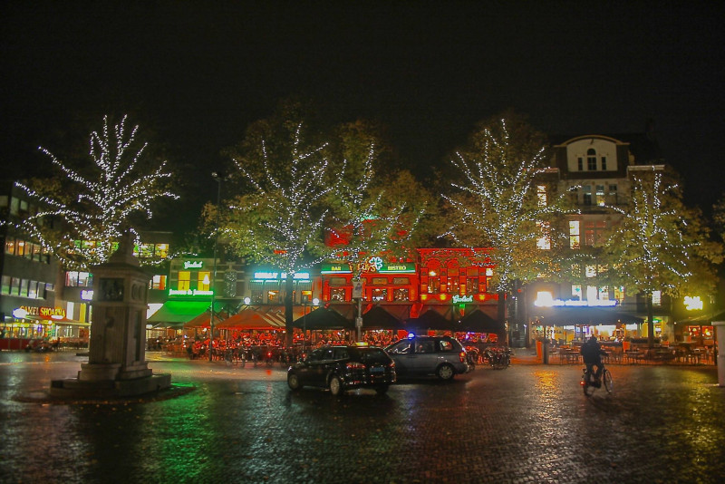 Oude Markt 12 Paddy's terassen bij avond.jpg