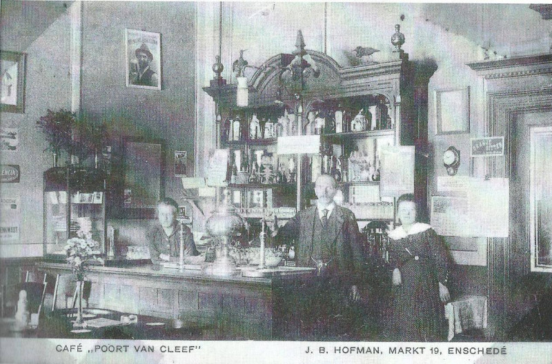 Markt 19 J.B. Hofman cafe Poort van Cleef later Poort van Kleef.(2).jpg