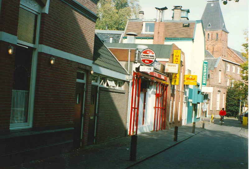 Bolwerkstraat 7 Le Pub Rechts achter De Wonne klooster Larinksticht.jpg