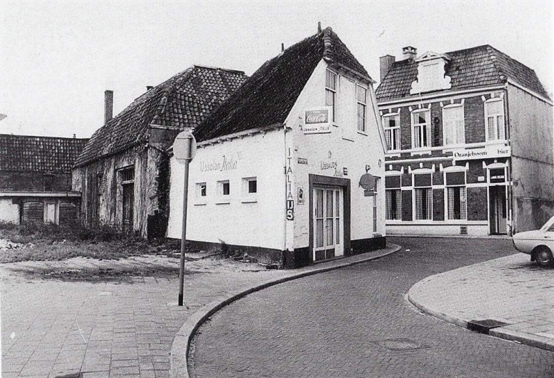 Bolwerkstraat 22 hoek Markt ijssalon Italia.jpg