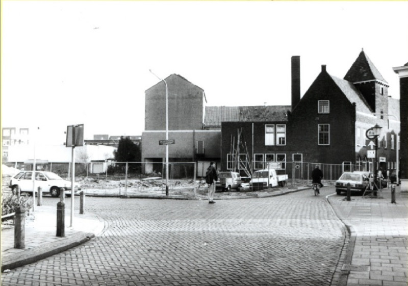 Van Lochemstraat 43 hoek Noorderhagen  met gebouw Irene (Schouwburg 1991.jpg
