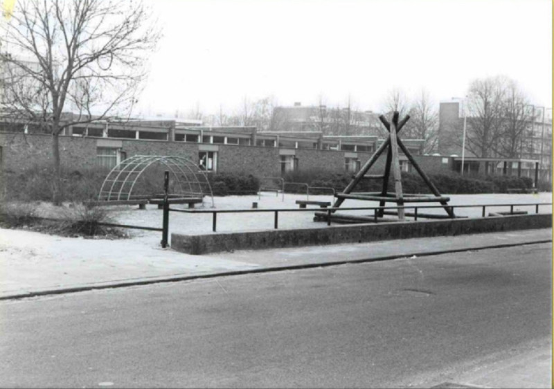 Dr. van Damstraat 55 Mekkelholt school 1987 vroeger Johan Willem Frisoschool.jpg