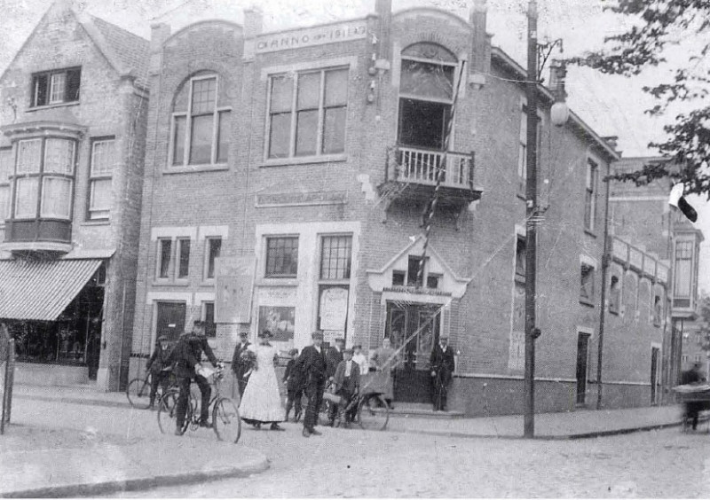 Burgemeesterstraat 17-19 hoek Noorderhagen  bioscoop Apollo.jpg