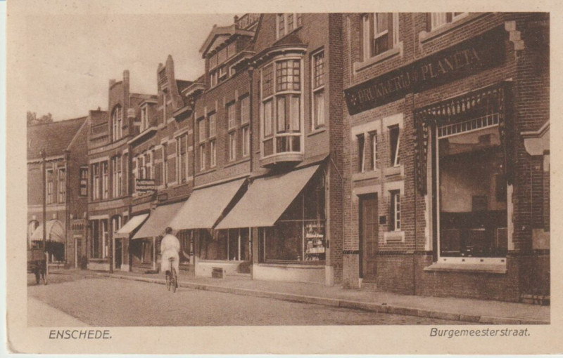 Burgemeesterstraat 17 hoek Noorderhagen 74 Drukkerij Planeta 1921.jpeg