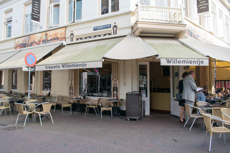 De Heurne 16a hoek Wilhelminastraat Brasserie Willemientje.jpg