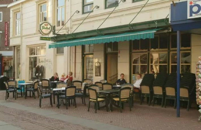 De Heurne 25 vroeger Oldenzaalsestraat 25 cafe De Halve Maan.jpg