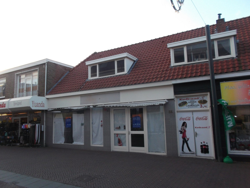 De Heurne 35, 37, 39 vroeger Oldenzaalsestraat  winkels.JPG