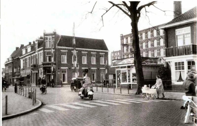 Oldenzaalsestraat 103 hoek Parallelweg  cafe Te Vaarwerk.jpg