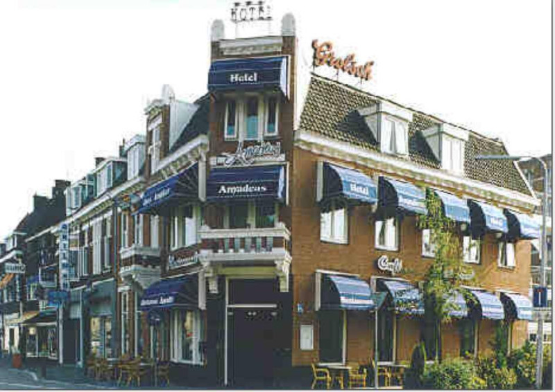 Oldenzaalsestraat 103 Voormalig cafe-hotel Amadeus.jpg